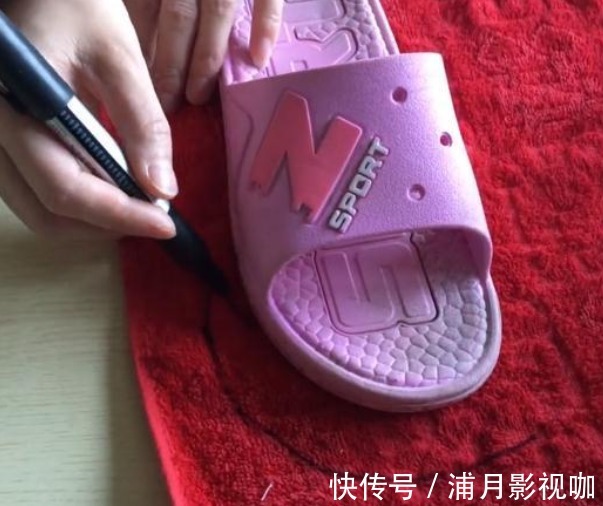 改造|穿坏的旧拖鞋不要扔,简单几步轻松改造,既实用又省钱!