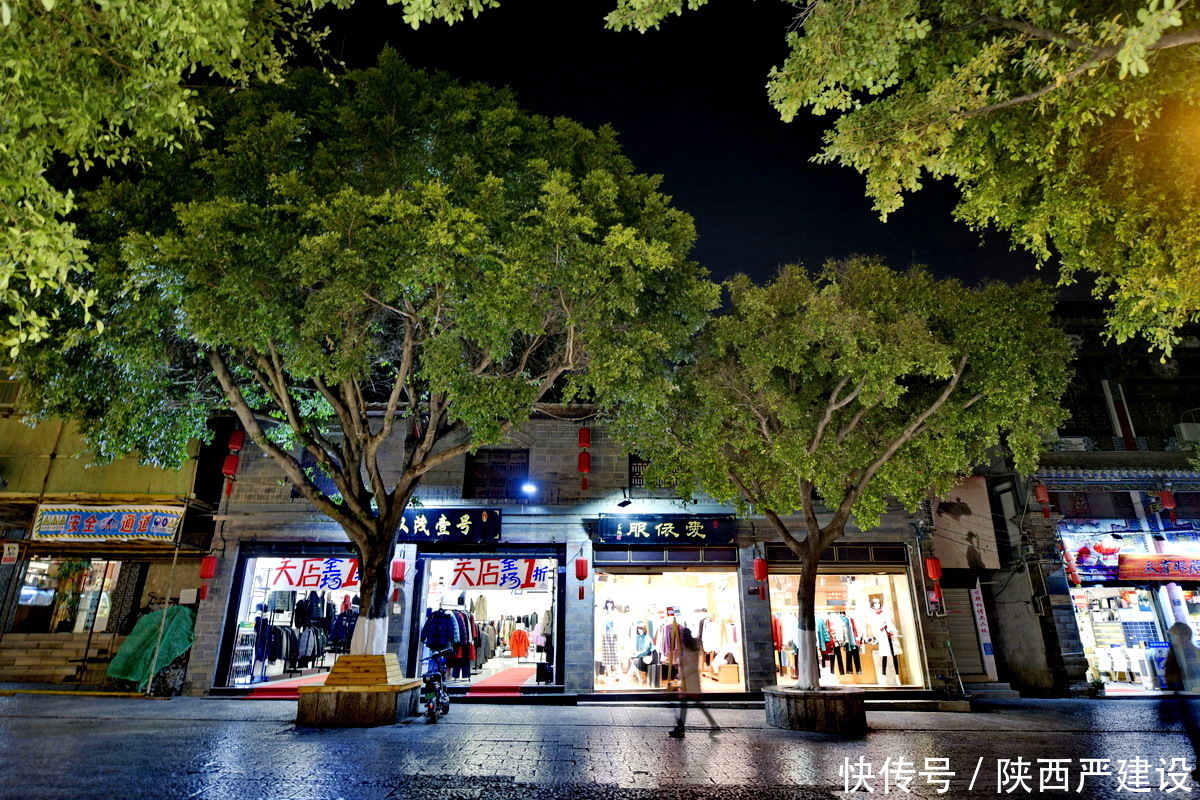 建水古城夜景【严建设】