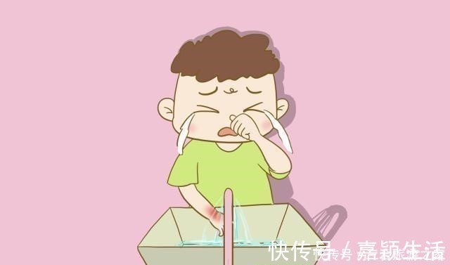 伤害|宝宝不小心打翻热汤,这位妈妈下意识反应,将烫伤的伤害降到最低