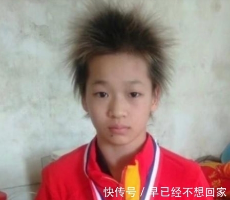 太可愛！全紅嬋最新“爆炸頭”照出爐，睡眼惺忪，仿佛回到1年前