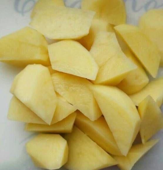 一根茄子、一个土豆、一根尖椒，就能做出不比肉菜差的地三鲜