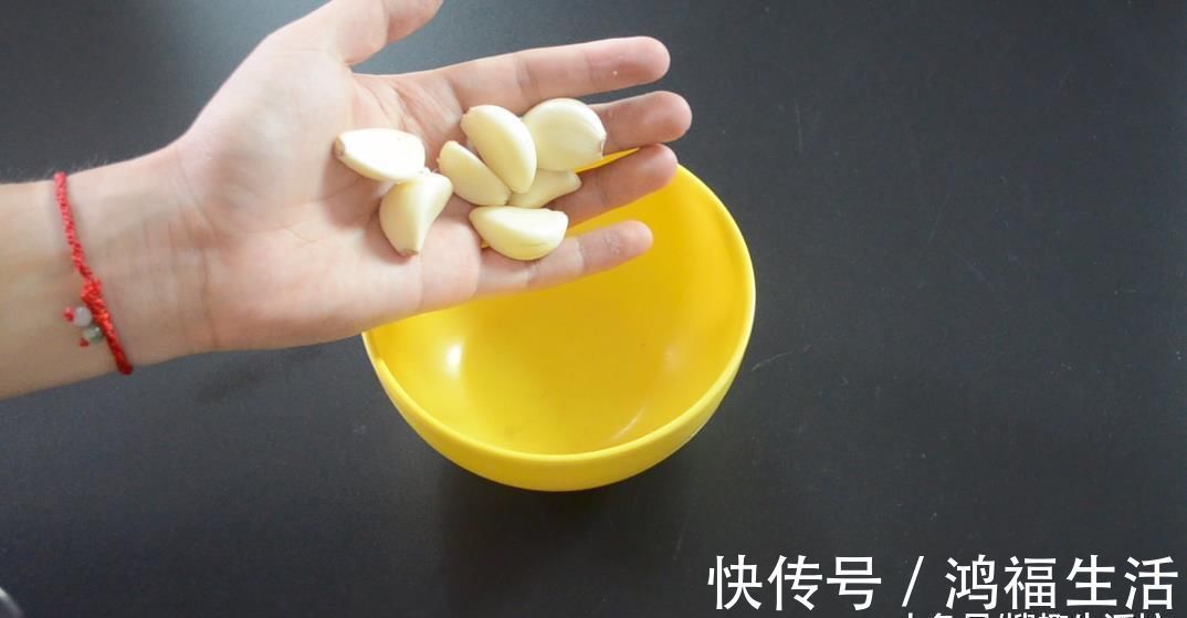 烦恼|擀面杖上套一个塑料瓶, 放在厨房太实用了, 解决了很多人的烦恼