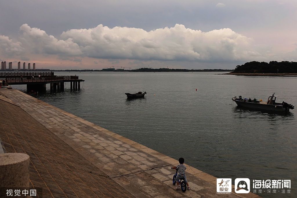 海滨|青岛：海滨上空云霞变幻宛如水墨画