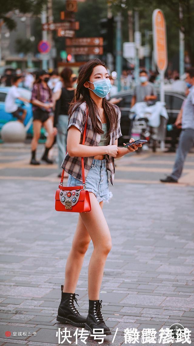 街拍学习穿衣搭配的技巧,用好看的服装来装扮自己