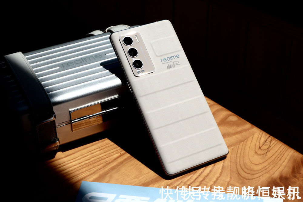 oled|这3款手机近乎完美,不仅价格很亲民,配置还异常强悍