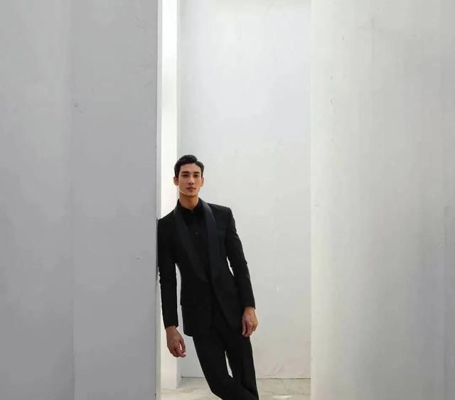 自律|“帅和尚”露大肌肉迷倒无数妹子，网友：和尚界的王力宏