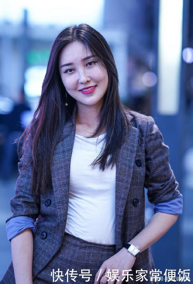 职场女性|解决初秋穿搭问题,选择时尚小西装,轻松成为职场女强人