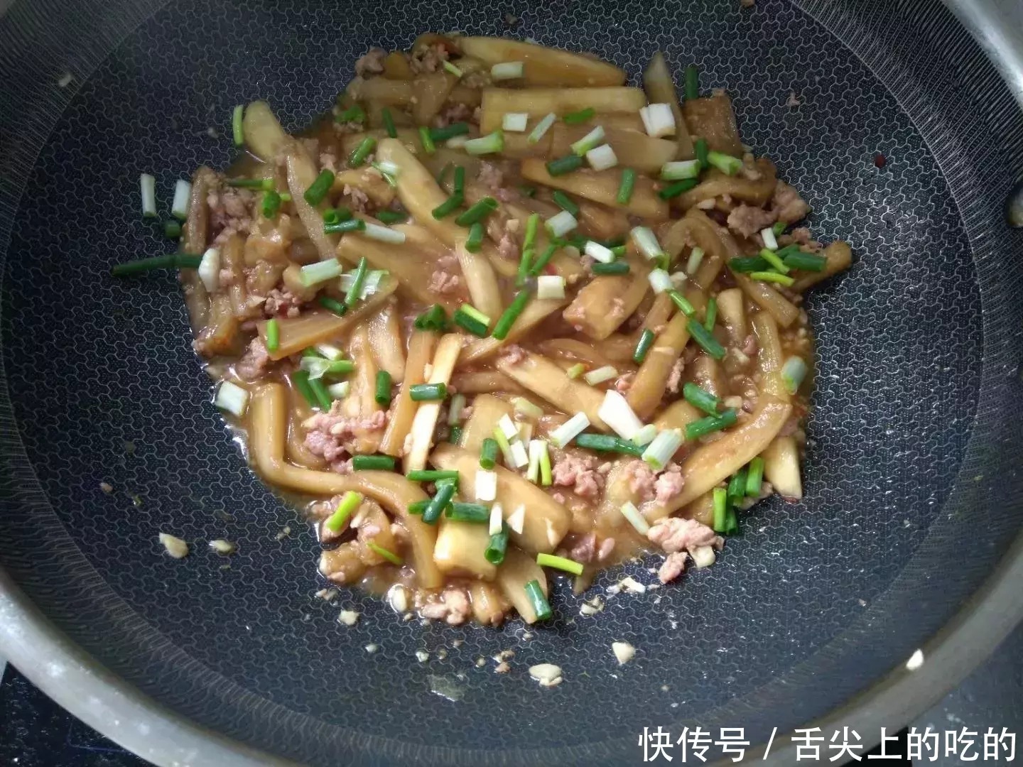  下饭|教你花10块钱，做一道“肉末焖茄子”，好吃又下饭，味道还挺赞