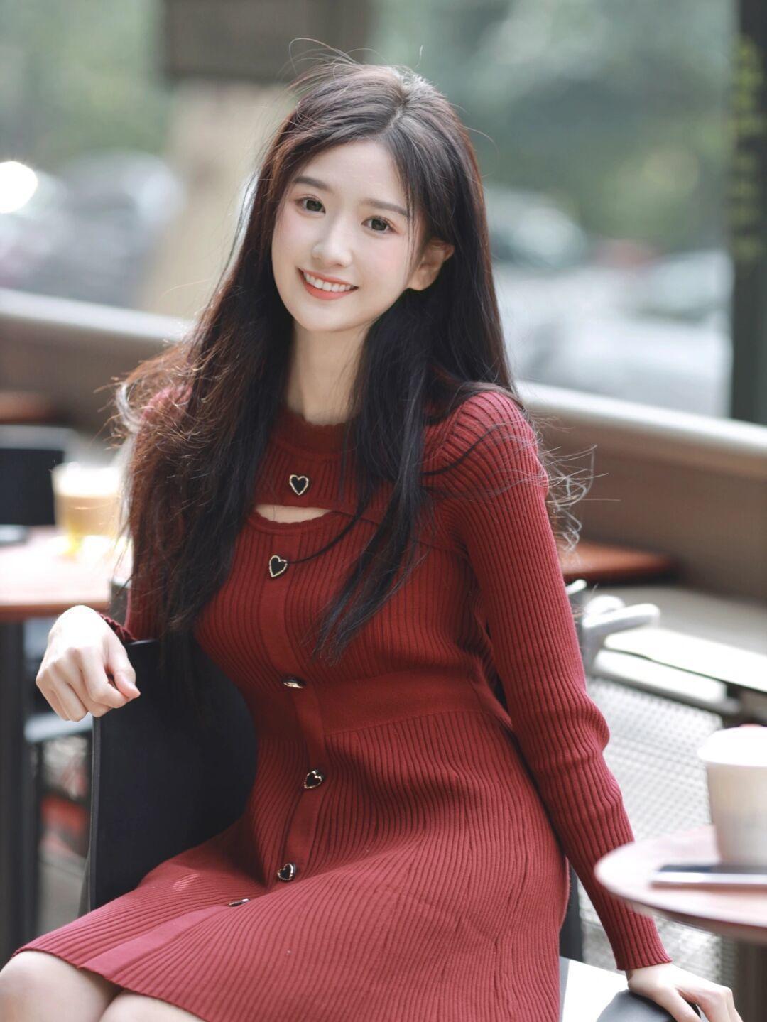 百搭 春天穿裙子就选毛衣裙,温柔舒适又百搭,普通人也能穿出高级感