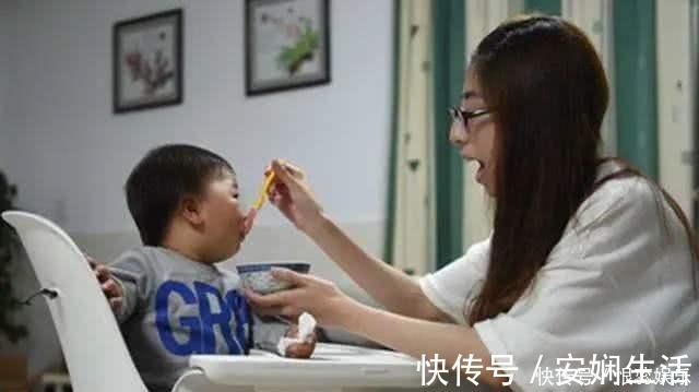 喝牛奶|双胞胎妈妈让姐姐喝牛奶,妹妹喝豆浆,一年后的差距太明显了