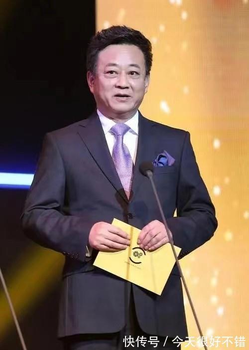 朱軍,終于在央視復(fù)出了,57歲精神煥發(fā)精神飽滿