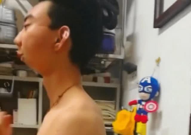 前提|“肌肉男生受欢迎，前提得是你不丑，长得像土拨鼠就别健身了”