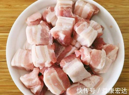 猪皮|做红烧肉，切记不可放这味料，很多人总是放错，难怪肉质又干又柴