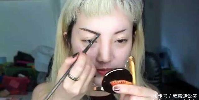 化妆|用零食化妆见过吗,简直逆天神技