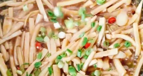 价格低营养高,适合在家做的家常菜,口感鲜嫩,给肉都不换