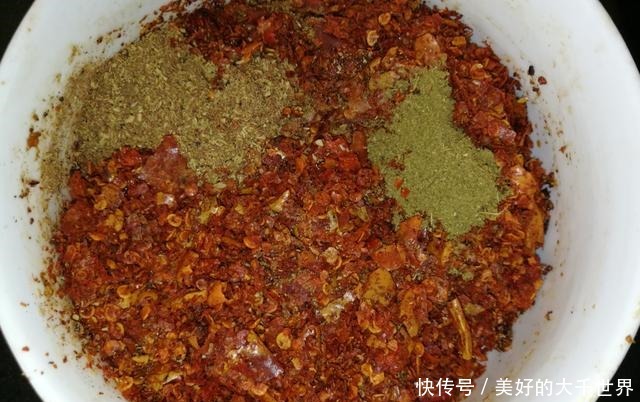 辣椒油好吃有诀窍,学会这个方法,比凉菜店的还好吃!