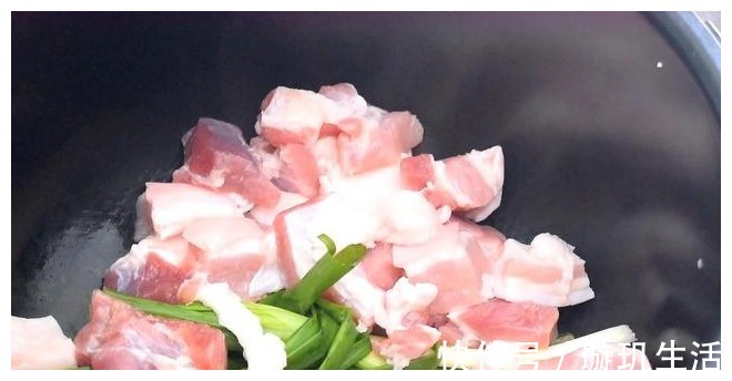 红烧肉|把五花肉扔进电饭锅,不放一滴水,出锅后一大锅不够吃,太香了