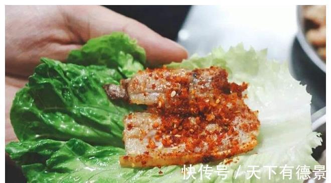 猪皮|猪毛不火烤，不用手剃，学会一招，包你猪皮上的猪毛一根不剩