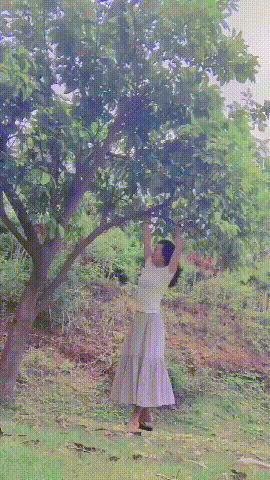 |搞笑GIF趣图姑娘,你这是练的什么武功,还收徒弟吗?