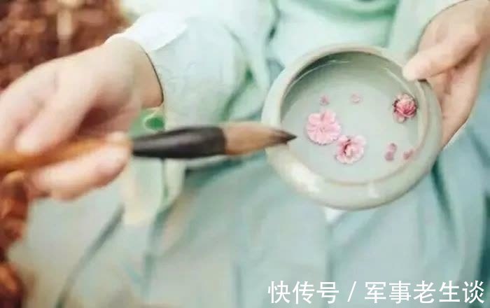 我想有个庭院,有书有茶还有你