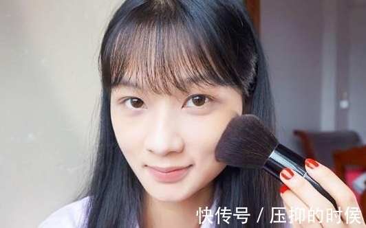 化妆刷|化妆刷VS美妆蛋，上妆效果哪家强？看完这篇你就不纠结了！