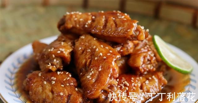 不粘锅|鸡翅的经典做法,搭配可乐,简单方便,甜而不腻,好吃到嗦骨头!