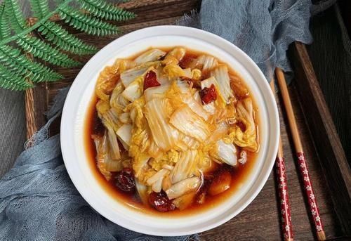 醋溜白菜,白菜直接下锅就错了,难怪不好吃,大厨这样做才对