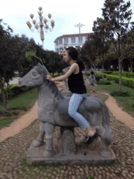 |搞笑GIF:仙女,你这样欺负一个机器人,真的会让系统错乱的