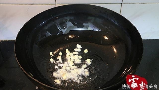 为什么你炒的蒜苔不入味,因为少了这一步!