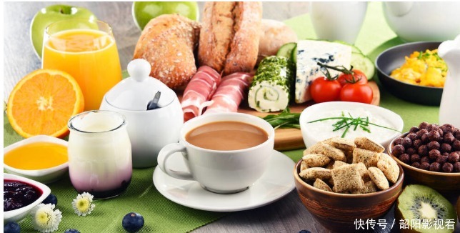 食品|老年人应该“管住嘴”,8种食品最好杜绝,健康才会“拥抱”你