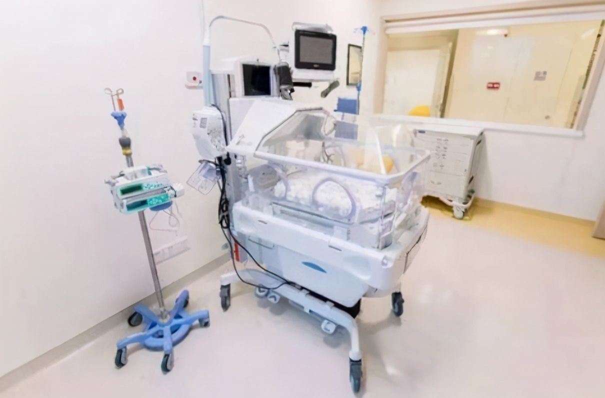 开水|哈市11个月大男婴，被开水从头浇到脚 孩子妈妈：早已皮开肉绽