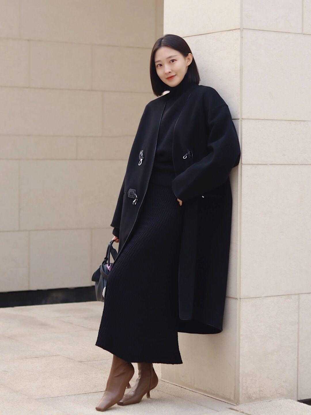 卫衣|黑色半身裙的万能搭配公式全在这,喜欢简约风格的,来这里集合了