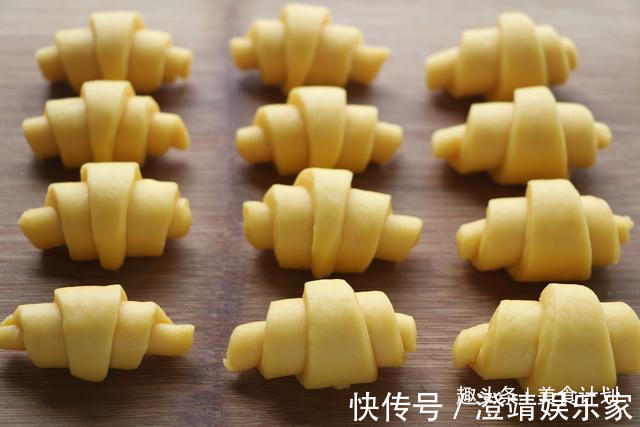 包子|普通面粉加2个鸡蛋做的小面包,松松软软,比包子馒头好看更好吃