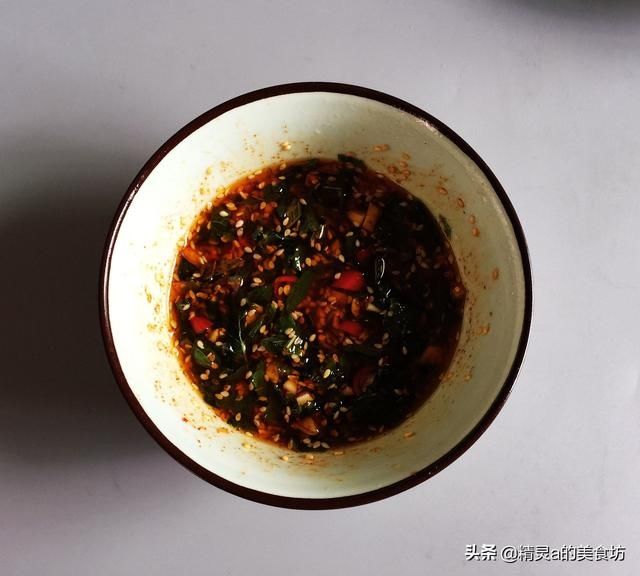 吃肉|“苦夏”时节，这道菜不要错过，酸辣鲜香，简单一拌比吃肉香多了
