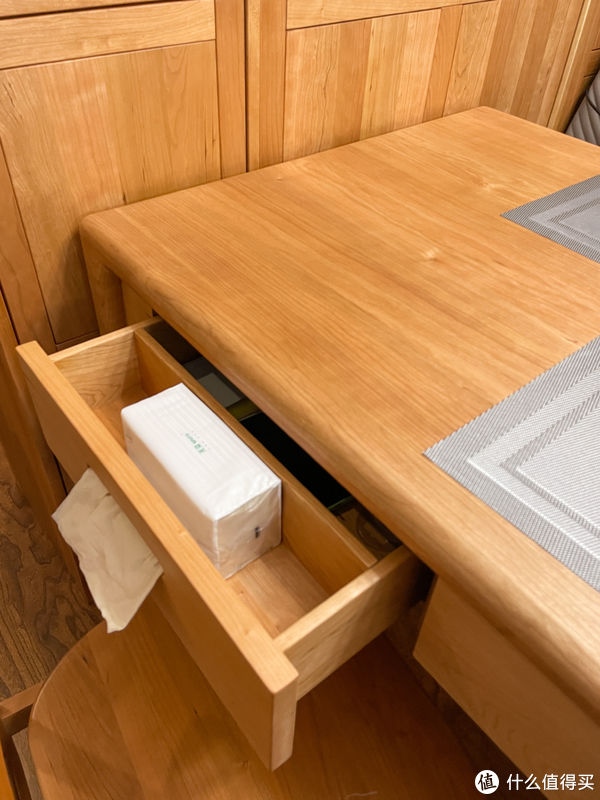 书桌|开门见厅小户型,留出1㎡给玄关加点戏,空间利用率狠狠拿捏