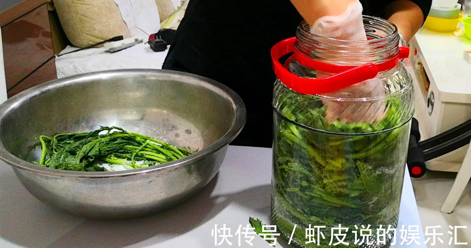 腌雪里蕻时,最忌直接加盐腌,用这个方法腌,味道香,特入味