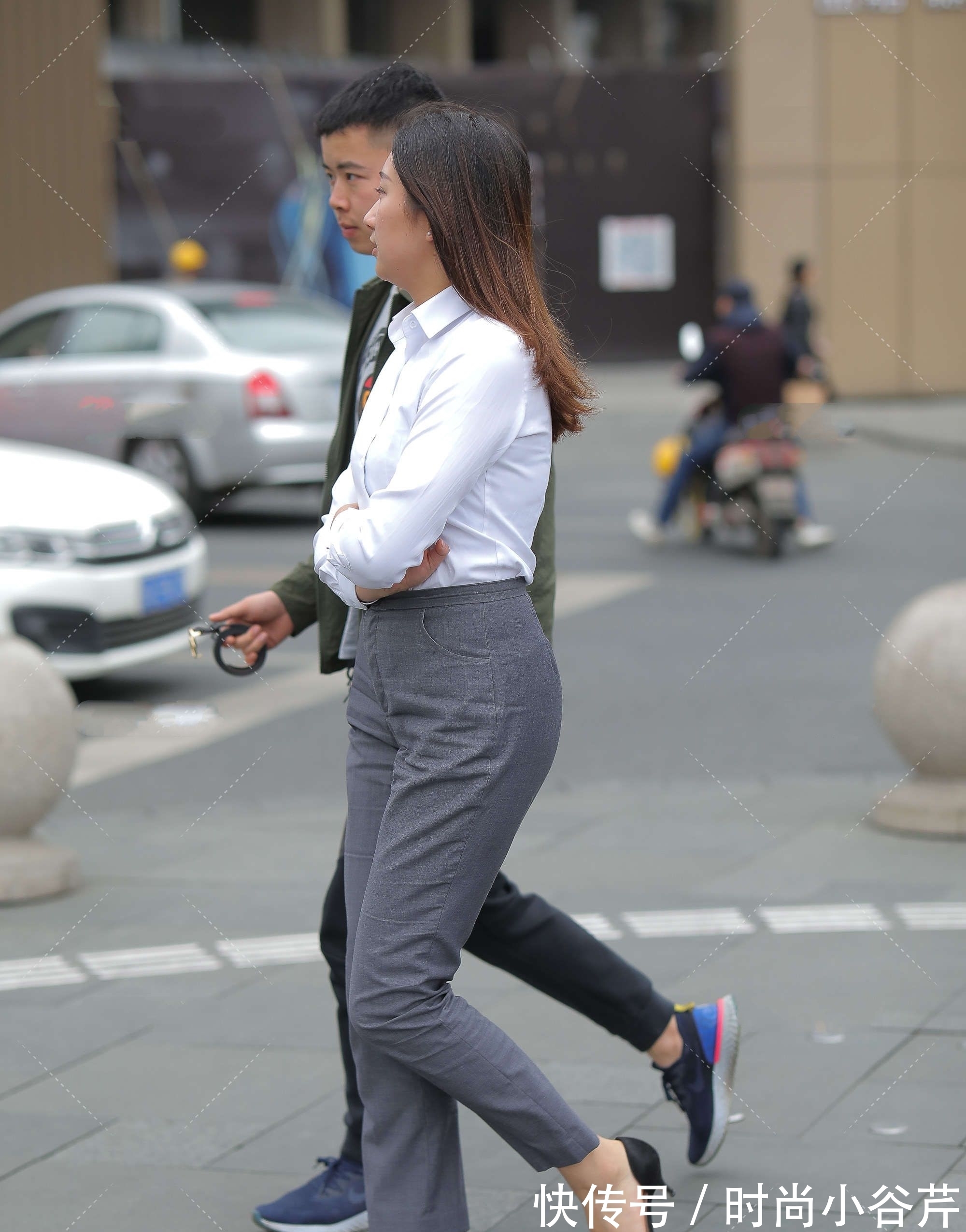 穿搭 简单白衬衣,搭配经典西装裤,演绎真实职场通勤穿搭
