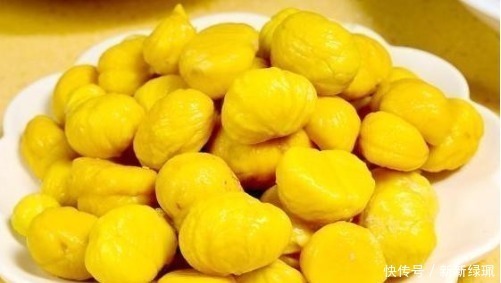 原来板栗壳难剥是用错水,学会这个方法,去皮干净不伤手