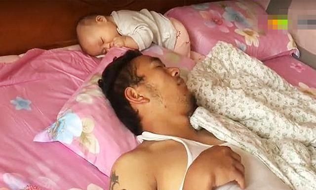 围栏|爸爸一觉醒来发现“娃丢了”,找了一圈,看到孩子后顿时感到后怕