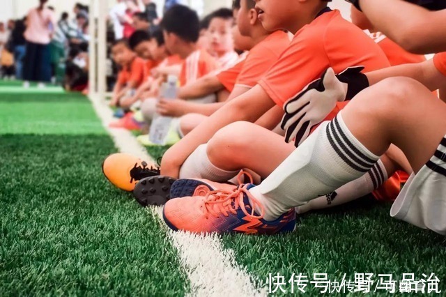 父母|五岁宝宝身高仅一米正常吗?父母粗心大意,毁掉的不止孩子的身高