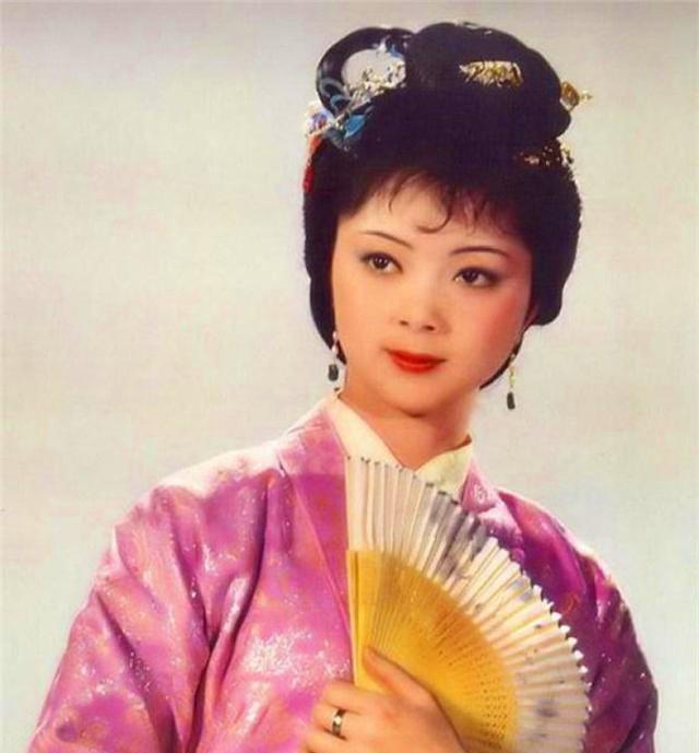 薛宝钗$红楼梦：刘姥姥二进荣国府，有四个人对她恨之入骨，至死不愿再见