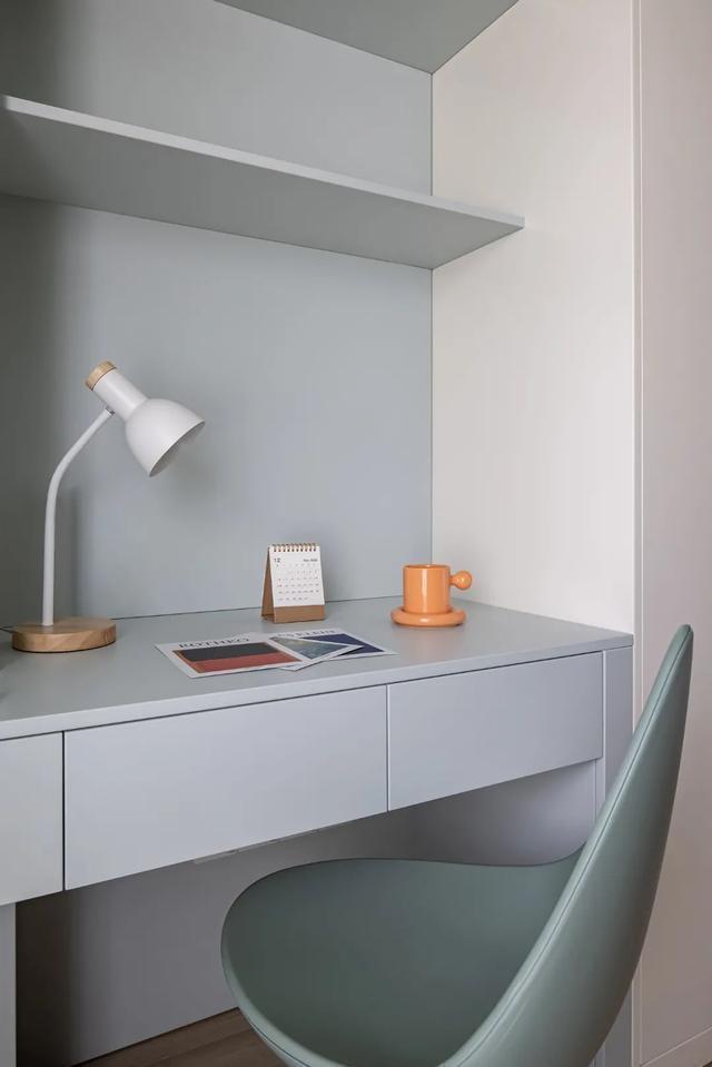 收纳|这对夫妻的“穷装风”新家,明亮又舒适,证明了越简单越美好!