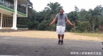 体重|1944斤大叔跳绳减肥，每天跳绳30分钟，8周后看他体重和身材变化