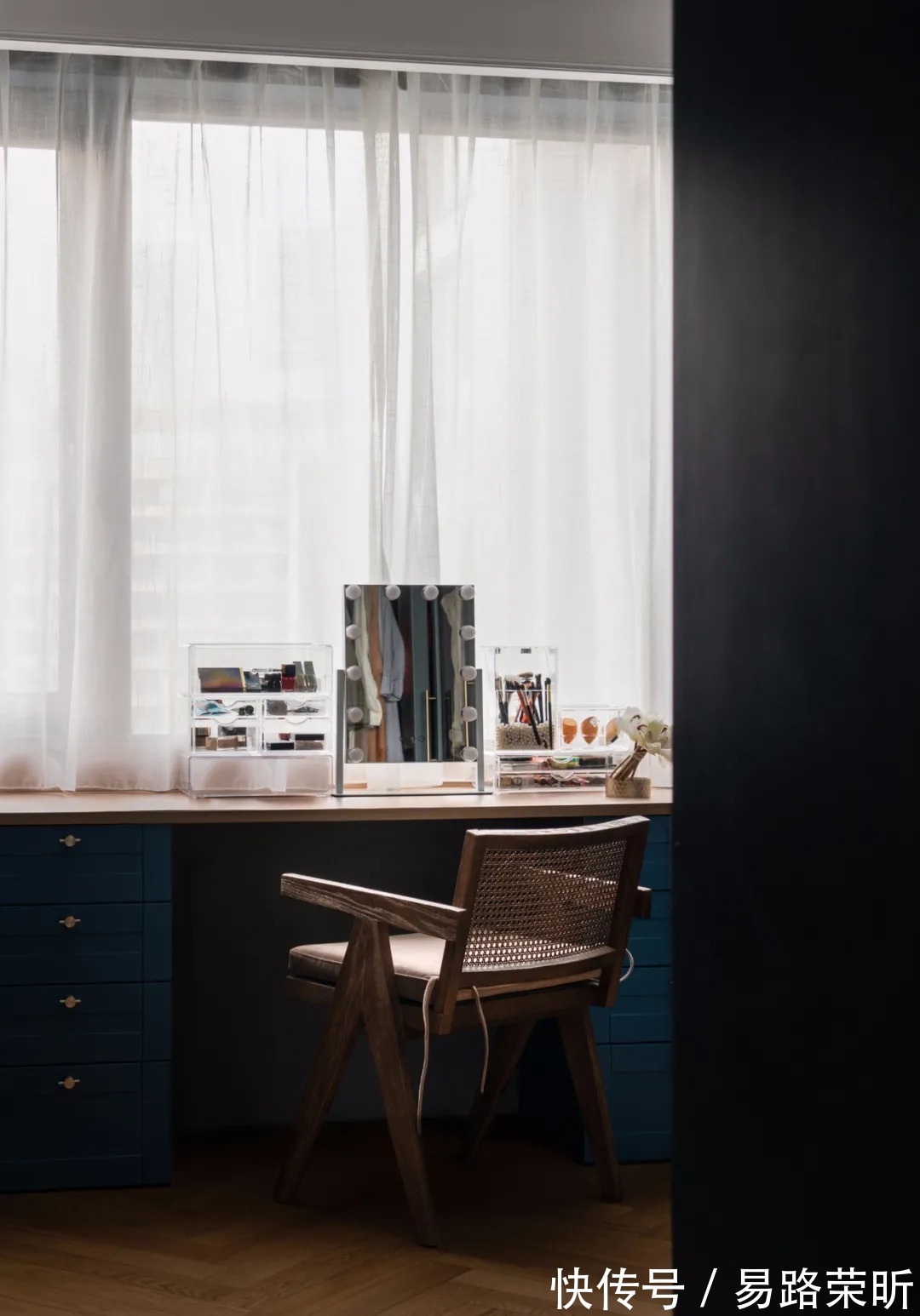 住所|把屋主中意的颜色通通搬到家中,塑造出一个时尚又颇具复古气息的高级感住所