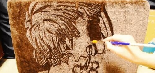 毛布布料|外国画师“毛布作画”，绘制《鬼灭之刃》炎柱，这就是大神？