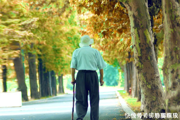 小区公园|男子糖尿病30年，血糖平稳、没有并发症，他的降糖秘诀，值得学习