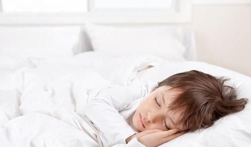 宝宝|看宝宝已睡着,夫妻俩偷偷跑出去吃夜宵,回来后直接带娃去了医院