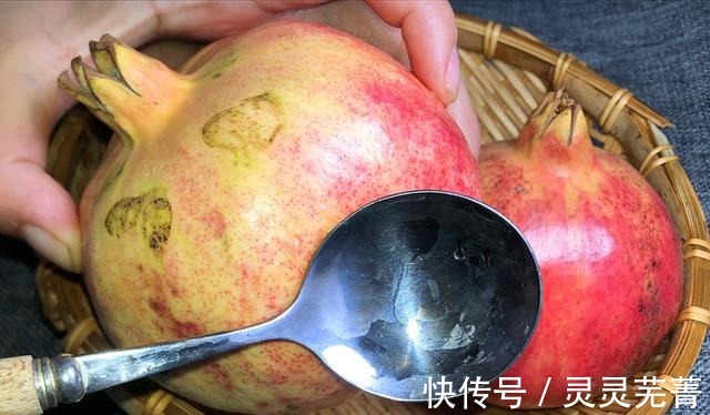 石榴籽|才知道，石榴上有一个小开关，勺子轻轻一敲，石榴籽自动马上脱落！