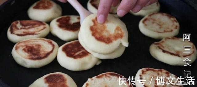 小饼|山药别再炖了，加2个鸡蛋，教你1个新做法，出锅比吃大鱼大肉还香
