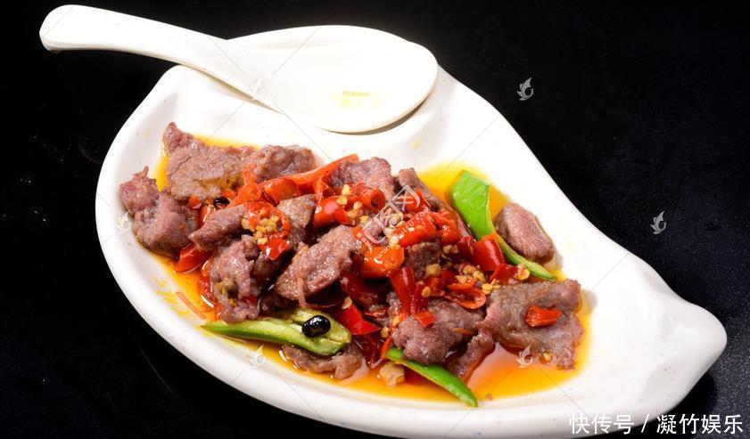 年夜饭菜谱:辣子鸡丁,海米炝芹菜,剁椒炒牛肉,剁椒鱼片